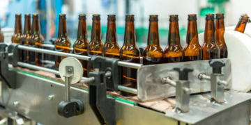 Fábrica emblema del vidrio echó a 100 trabajadores: redujo producción local y empezó a importar de China