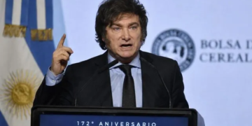 Javier Milei anunció una baja de retenciones al campo y prometió eliminarlas para sectores industriales hasta 2028