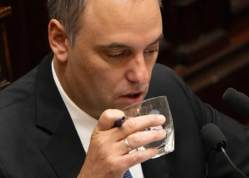 En medio del escándalo, Adorni canceló su informe de gestión en el Senado
