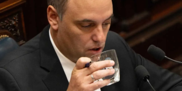 En medio del escándalo, Adorni canceló su informe de gestión en el Senado
