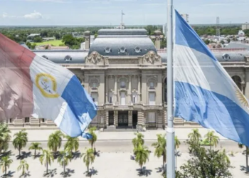 Coparticipación: Santa Fe oficializó la toma de $400.000 millones para afrontar gastos del segundo semestre