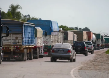 Tras una larga disputa, Nación firma con Pullaro el traspaso de la ruta A012