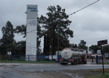 Pampa Energía cierra la planta de caucho sintético en Puerto General San Martín y deja al país sin producción local