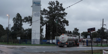 Pampa Energía cierra la planta de caucho sintético en Puerto General San Martín y deja al país sin producción local