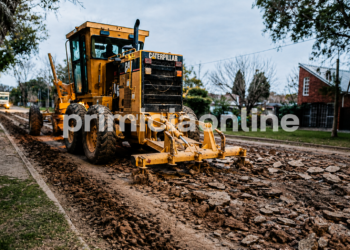 Puerto Gaboto inició una nueva cuadra de pavimento sobre Avenida Alameda pese al complejo contexto económico