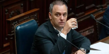 La Justicia envió un requerimiento a Manuel Adorni para que justifique su patrimonio.